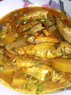 ভেরাইটিজ আস্ত মাছ মুলা দিয়ে রান্না রেসিপির প্রধান ছবি