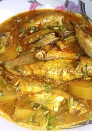 ভেরাইটিজ আস্ত মাছ মুলা দিয়ে রান্না রেসিপির প্রধান ছবি