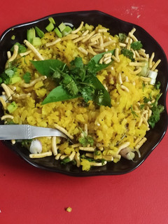 કાંદા પોહા (Kanda Poha Recipe In Gujarati) રેસીપી મુખ્ય ફોટો