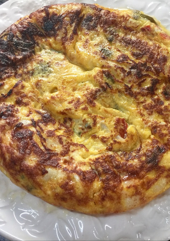 Una foto de Tortilla de bacalao con pimientos