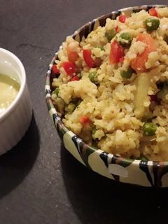 Zöldséges rizs lilahagymás szósszal recept fotója