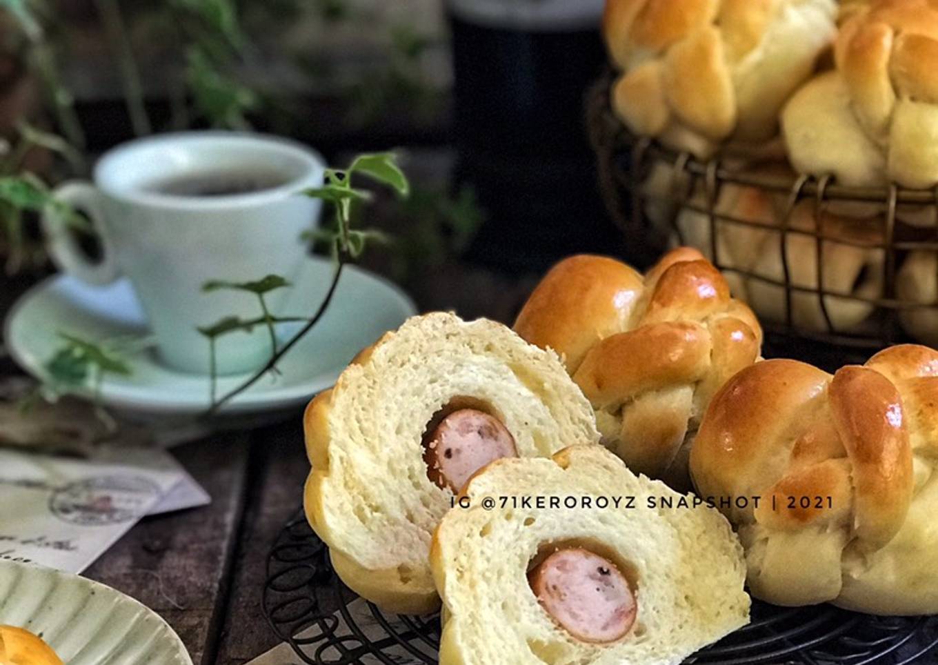 🥖 BREAD WITH SAUSAGE IN THE BODY SHOP