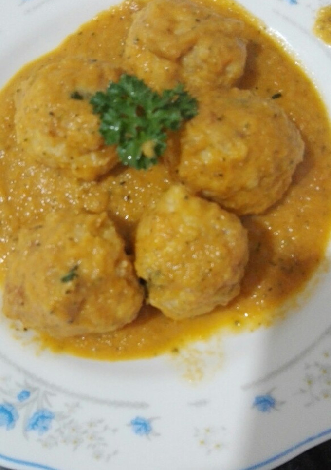 Una foto de Albóndigas de pollo con salsa de verduras