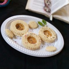 A picture of Honey sandwich.