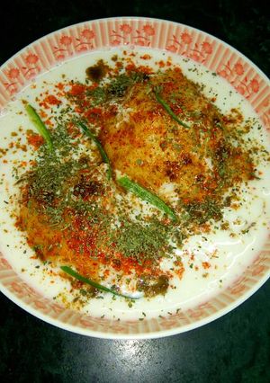 A picture of Dahi vadas.
