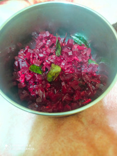 பீட்ரூட் பொரியல்(beetroot poriyal recipe in tamil) செய்முறை முக்கிய புகைப்படம்