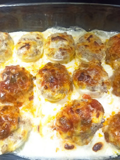 Una foto de Huevos cocidos rellenos de carne al horno