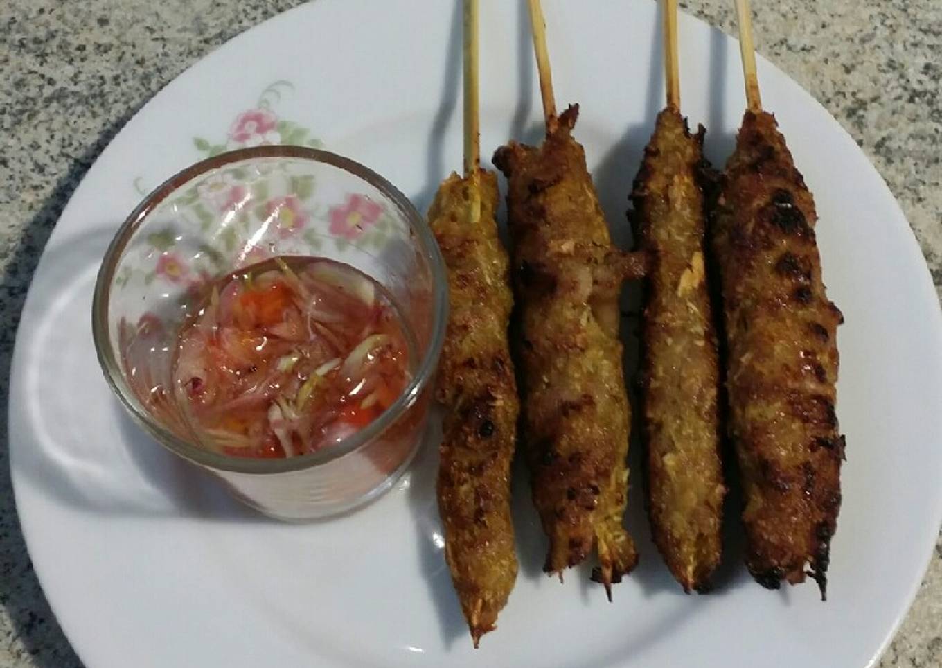 Sate lilit bali,daging ayam+sapi dan sambal matah
