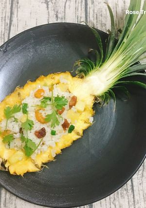 Hình của món Cơm Chiên Trái Thơm.
