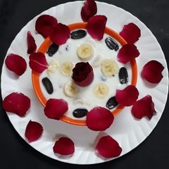 A picture of Cheesey fruit raita.