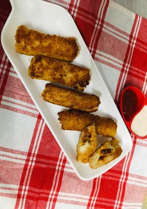 A picture of Cheesy Vegetable Rolls.