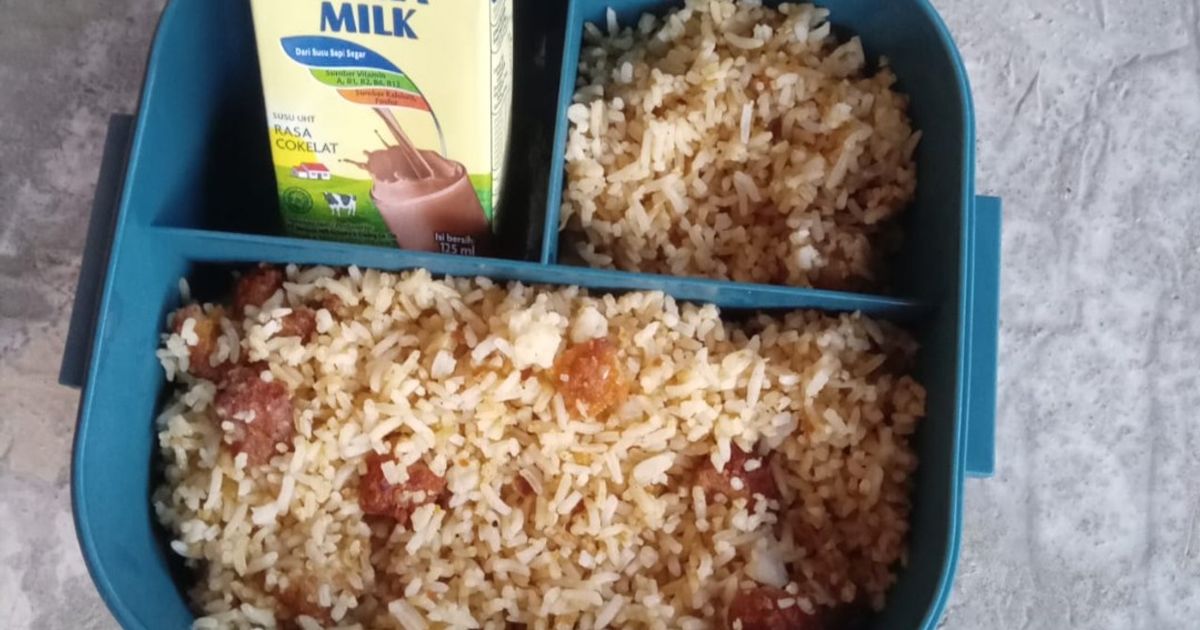 Nasi Goreng Nugget Simpel (Bekal Sekolah Anak)