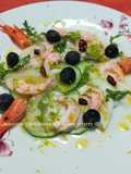 Tiradito de veiras y camarones