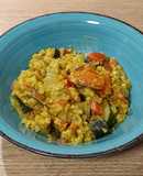Falso arroz de coliflor con verduras y setas, tahini y especias Ras el Hanout