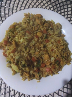 Una foto de Arroz con pollo a mi manera 🥘