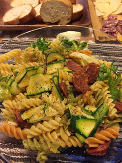 Una foto de Fusilli con chorizo y calabacín