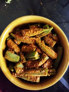 ભરેલા ભીંડા (Bharela Bhinda Recipe In Gujarati) રેસીપી મુખ્ય ફોટો