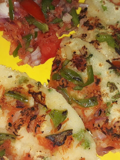 सूजी उत्तपम (suji uttapam recipe in Hindi) रेसिपी मुख्य फोटो