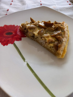Una foto de Quiche de pollo y champiñón
