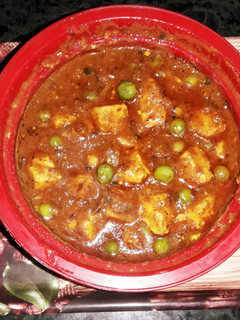 रेस्टोरेंट जैसी मटर पनीर की सब्जी (Restaurant style matar paneer ki sabzi recipe in hindi) रेसिपी मुख्य फोटो