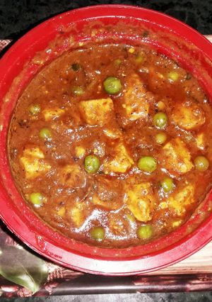 रेस्टोरेंट जैसी मटर पनीर की सब्जी (Restaurant style matar paneer ki sabzi recipe in hindi) रेसिपी मुख्य फोटो
