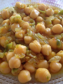 Una foto de Garbanzos con verduras (receta rápida)