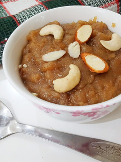 आटे का हलवा (aate ka halwa recipe in Hindi) रेसिपी मुख्य फोटो