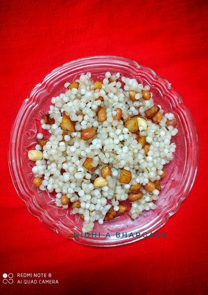 साबूदाने की खिली खिली खिचड़ी (Sabudane ki khili khili khichdi recipe in Hindi) रेसिपी मुख्य फोटो