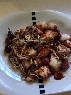 Una foto de Pulpo con gulas