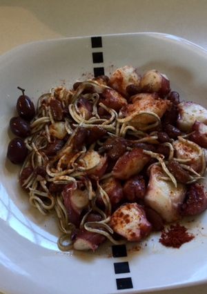 Una foto de Pulpo con gulas