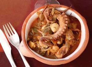 Una foto de Cazuela de mariscos 🦑