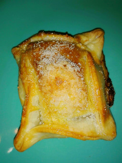 Una foto de Pastelitos argentinos en el horno