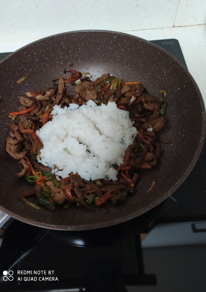 Una foto de Arroz con lomo al wok