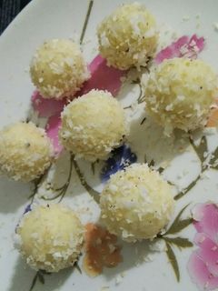 பன்னீர் கோகனட் பால்ஸ்(Paneer coconut balls recipe in tamil) செய்முறை முக்கிய புகைப்படம்