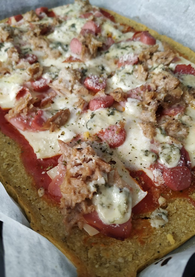 Una foto de Pizza casera con base de garbanzos