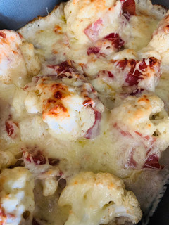 Una foto de Coliflor con jamón y bechamel gratinados