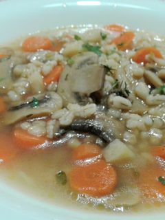 Csiperke leves árpagyönggyel 🍄🍜 recept fotója