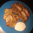 Butifarra encebollada al vino y patatas de pueblo y alioli