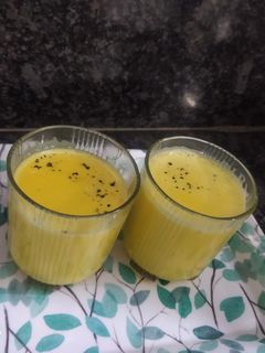 ગોલ્ડન મિલ્ક (Golden Milk Recipe In Gujarati) રેસીપી મુખ્ય ફોટો
