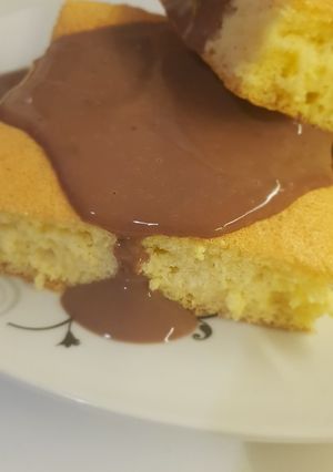Vaníliás piskótakocka rumos-kakaós öntettel recept fotója