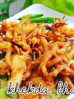 A picture of Maharashtrian Kanda Bhaji (Khekda Bhaji).