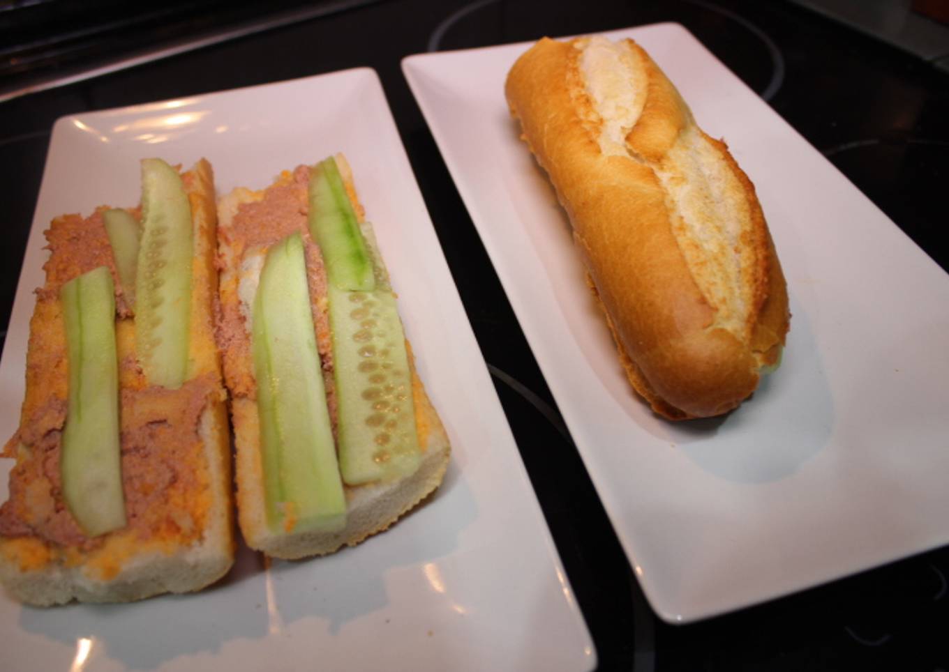 Bocadillo de paté con pepino