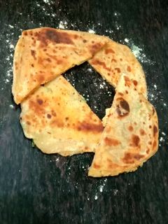 बेसनी पराठा (Besani Paratha Recipe in hindi) रेसिपी मुख्य फोटो