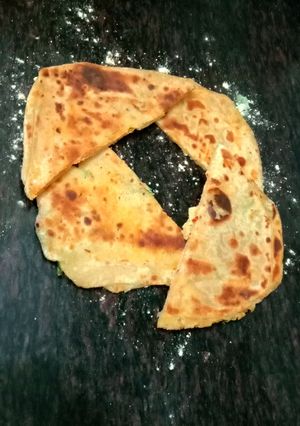 बेसनी पराठा (Besani Paratha Recipe in hindi) रेसिपी मुख्य फोटो