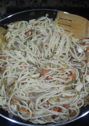 Foto principal de Espaguetis con verdura y pollo