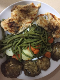Una foto de Pollo a la plancha con verduras al vapor