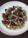 Ensalada de pasta y tomates secos