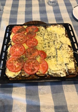 Una foto de Moussaka de lentejas