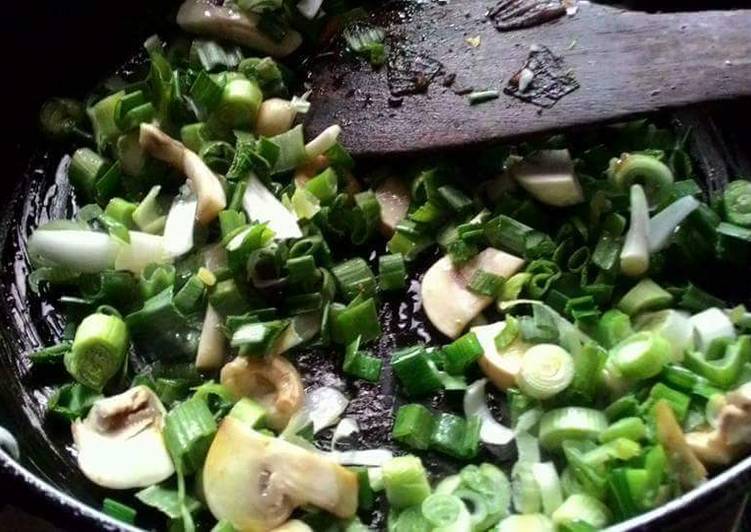 Mushroom methi and spring onion