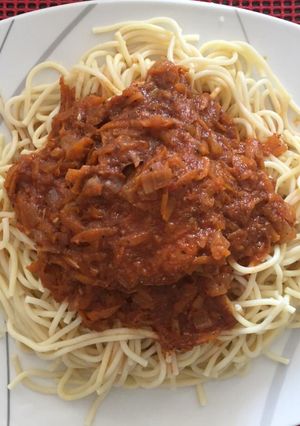 Una foto de Tallarines rojos con pollo